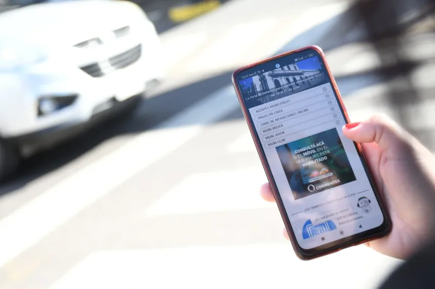 cel.webp Ciudad :La Municipalidad lanzó una web para viajar más seguros en remises y móviles de apps
