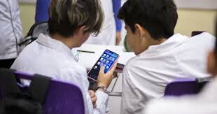 Educación- Se busca regular el Uso de Celulares en lo colégios