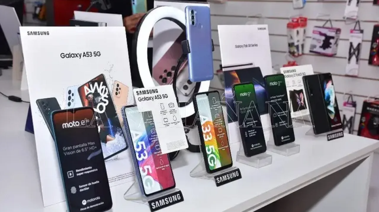 El Gobierno anunció la eliminación progresiva de los aranceles a la importación de celulares.