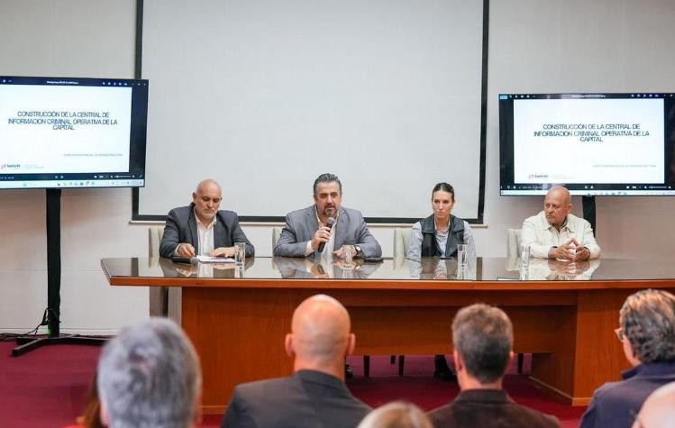 central_monitoreo.jpg Santa Fe presentó la Central de Información Criminal Operativa para la seguridad