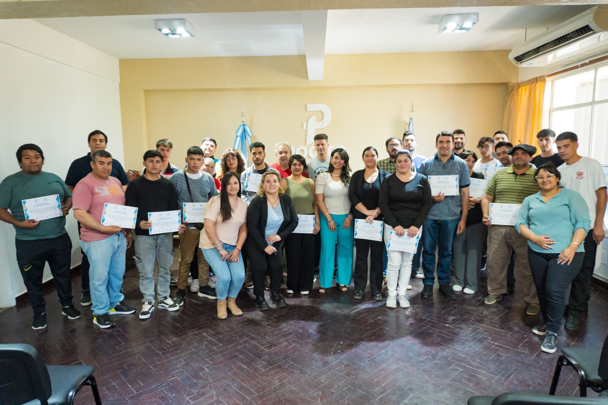 El municipio de Pocito hizo entrega de nuevos certificados de capacitación de los distintos cursos que viene realizando a lo largo del año.