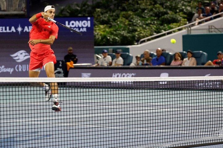 Gran triunfo de Cerúndolo ante Paul. Ugo Carabelli no pudo con Djokovic