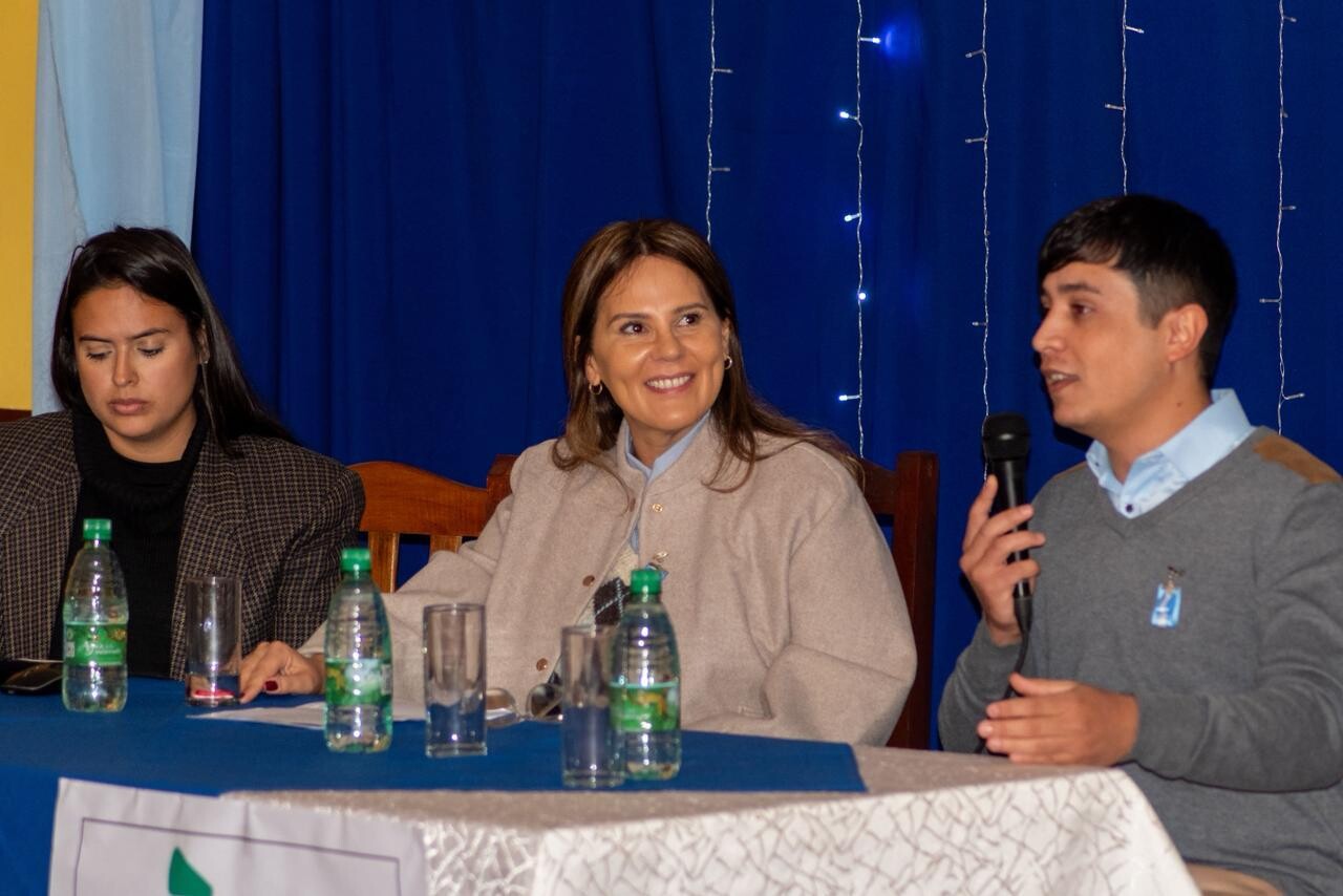 Cattáneo expuso ante jóvenes rurales cómo se organiza una cámara de emprendedores