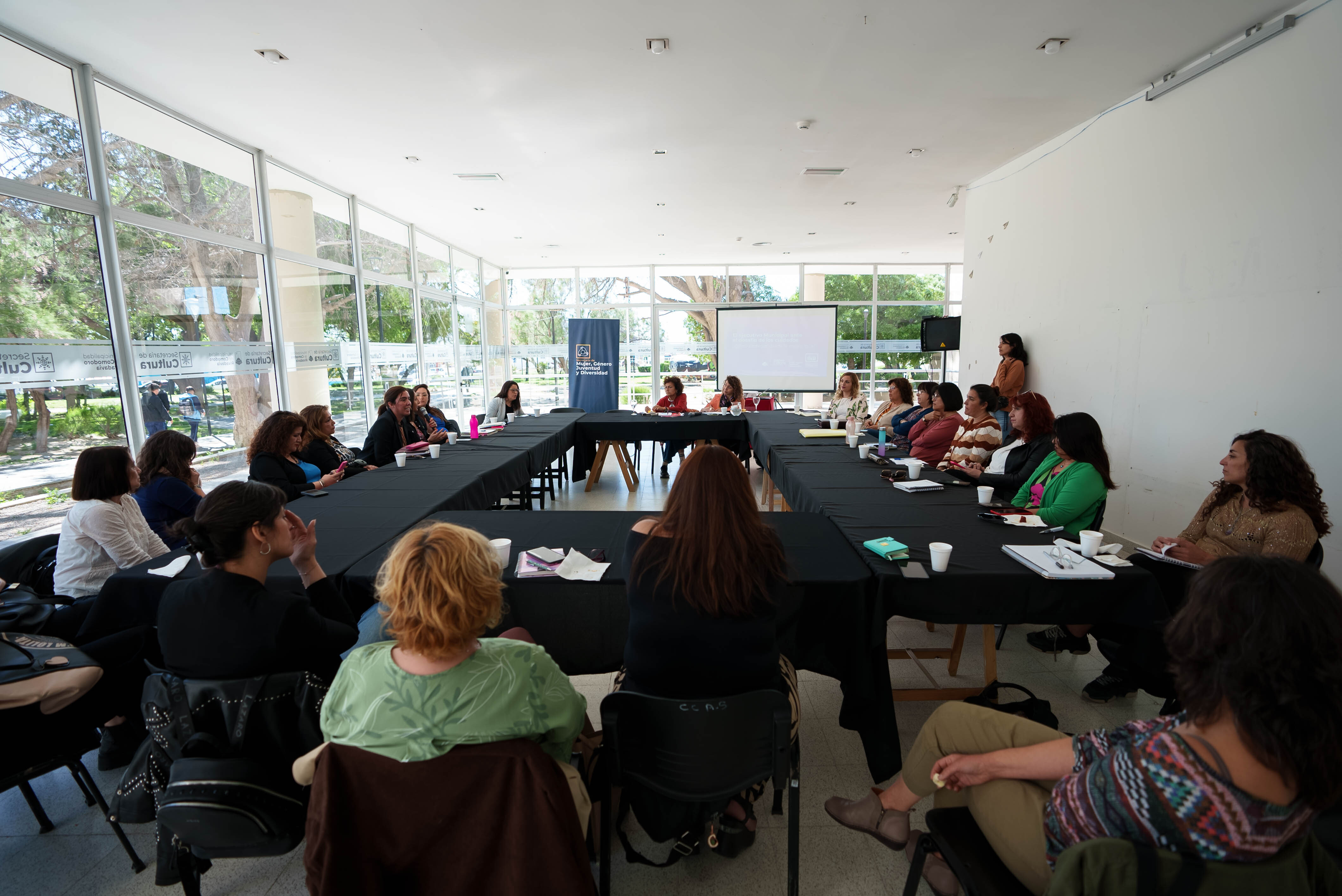 El Municipio organizó una charla dirigida a mujeres sobre “El desafío de los cuidados en la escala local”