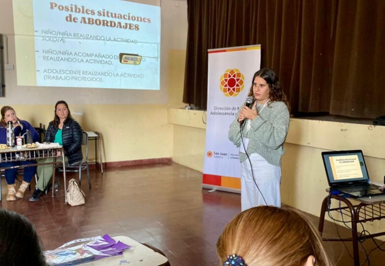 Brindan charlas para fortalecer la protección de niños y adolescentes