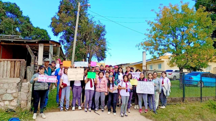 Reclamo en Guayamba: denuncian falta de transporte escolar y alumnos sin clases
