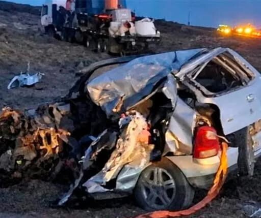 El siniestro se produjo en las inmediaciones de Garayalde cuando las víctimas regresaban de Comodoro Rivadavia en un automóvil.