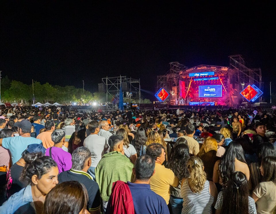 Una multitud vibró en el Polideportivo Jesús Morales en el gran cierre de la Fiesta de Santa Bárbara que organizó la Municipalidad de Pocito y que se desarrolló durante cinco noches con la presencia de artistas locales y nacionales.