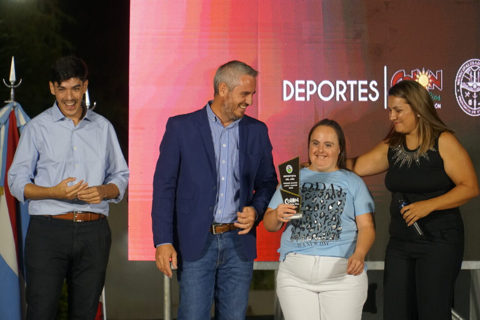 Cinthia Fernández fue distinguida como Deportista del Año en los Premios Santos Justo y Pastor 2025.