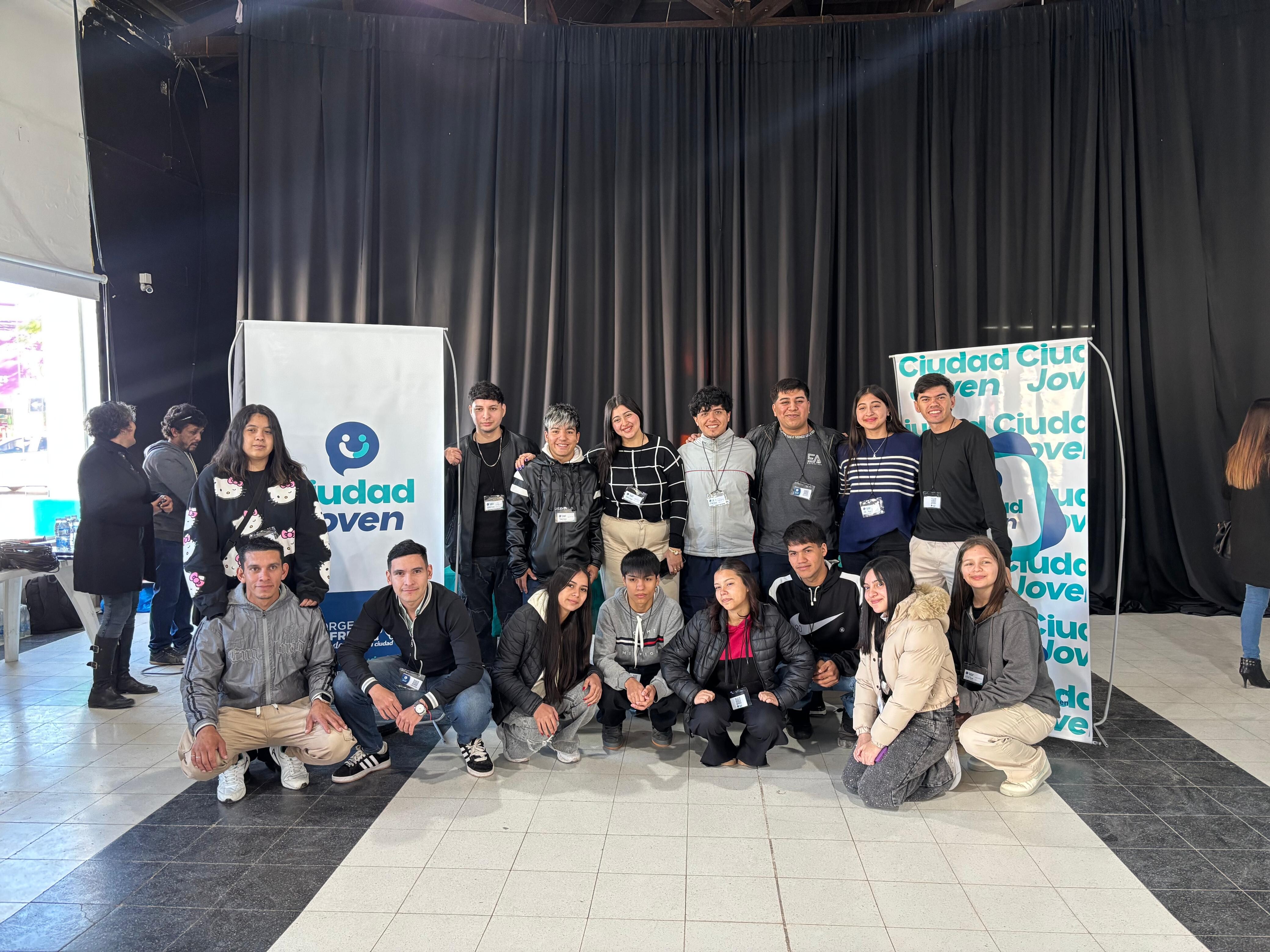 Ciudad Joven prepara el desfile de buzos de egresados 2026