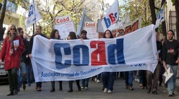 Docentes universitarios paran por 48 horas
