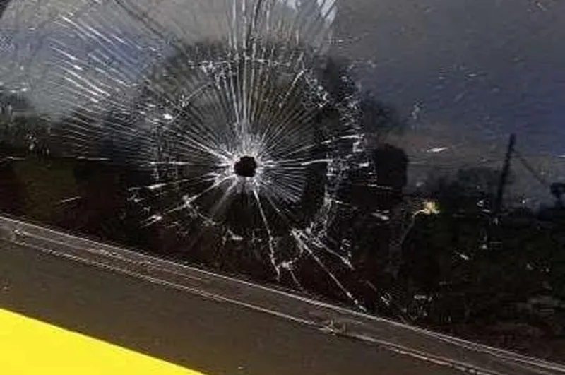 Barrio Guadalupe: atacaron a balazos a un colectivo de la Línea 8