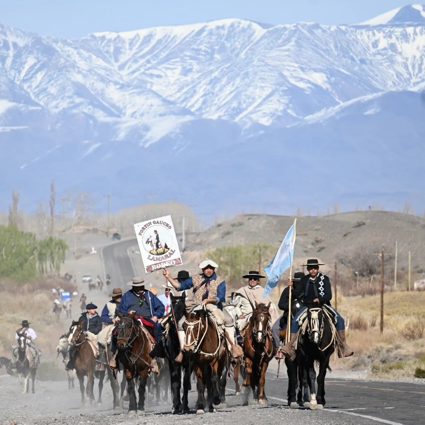 Durante el fin de semana  en el marco de los festejos por el 18° aniversario del Club Deportivo, Social y Cultural Los Coloraditos en Rodeo se llevó a cabo el Festival de Doma y Folclore