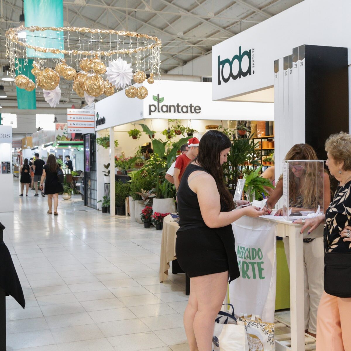 Noche de Compras: más de 12000 personas disfrutaron de la propuesta del municipio