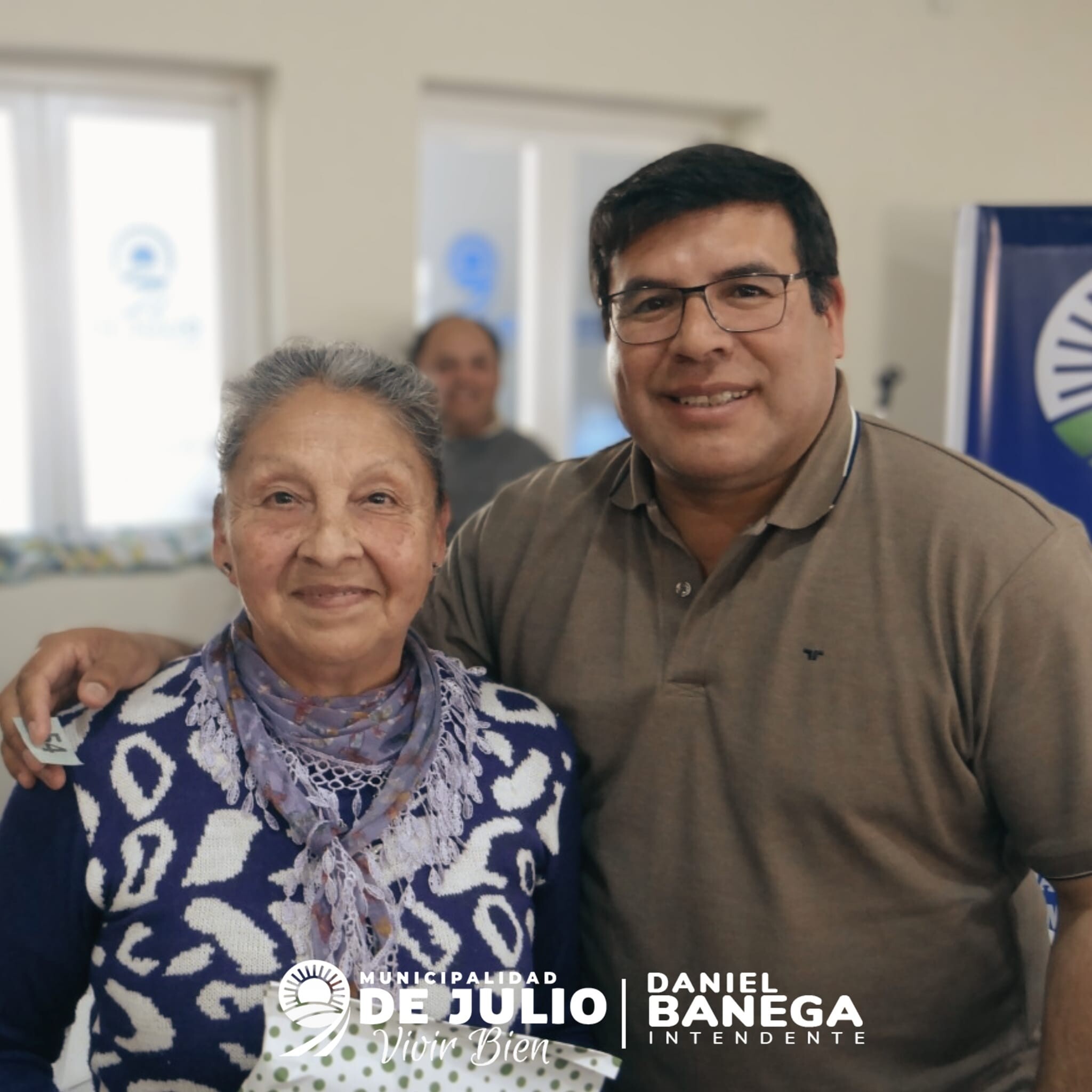 El intendente de 9 de Julio,Daniel Banega, en las instalaciones del CIC de Villa Cabecera participio de un grato encuentro con los adultos mayores para celebrar el Día de la Ancianidad.