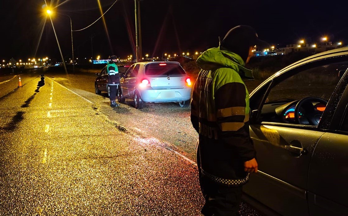 controles3.jpeg Provincia controló más de 8.500 vehículos y retiró a 63 conductores de la vía pública durante el fin de semana largo