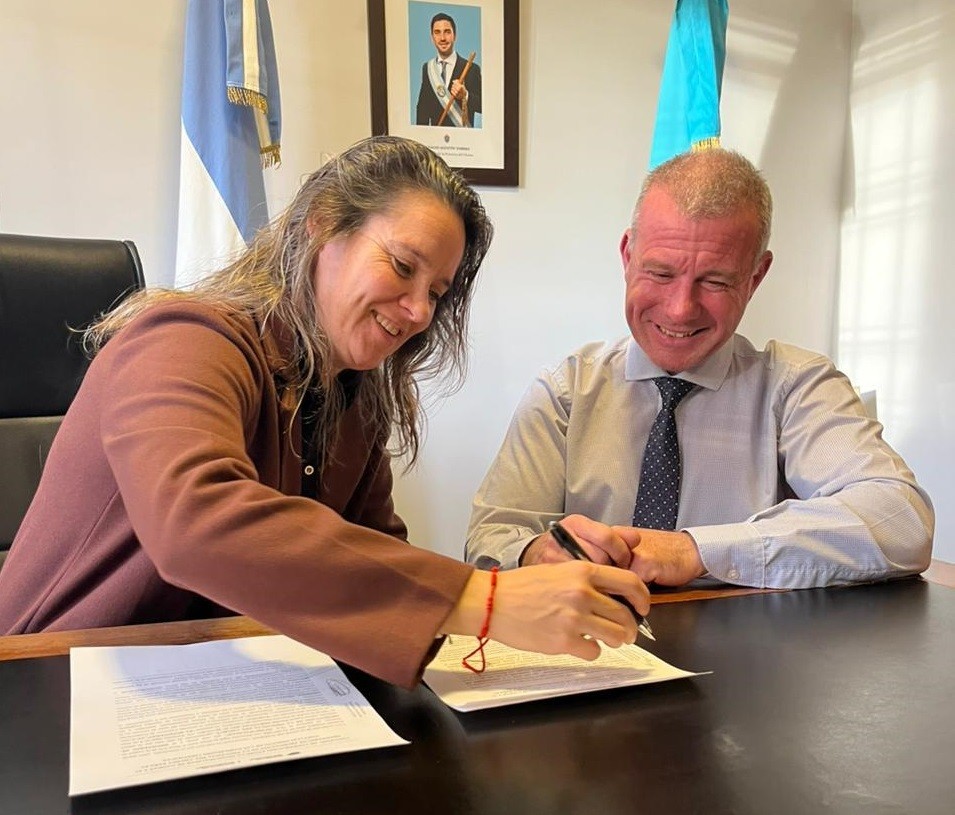 Provincia firmó un convenio de cooperación para el Uso de Prácticas Profesionales Productivas en Gaiman