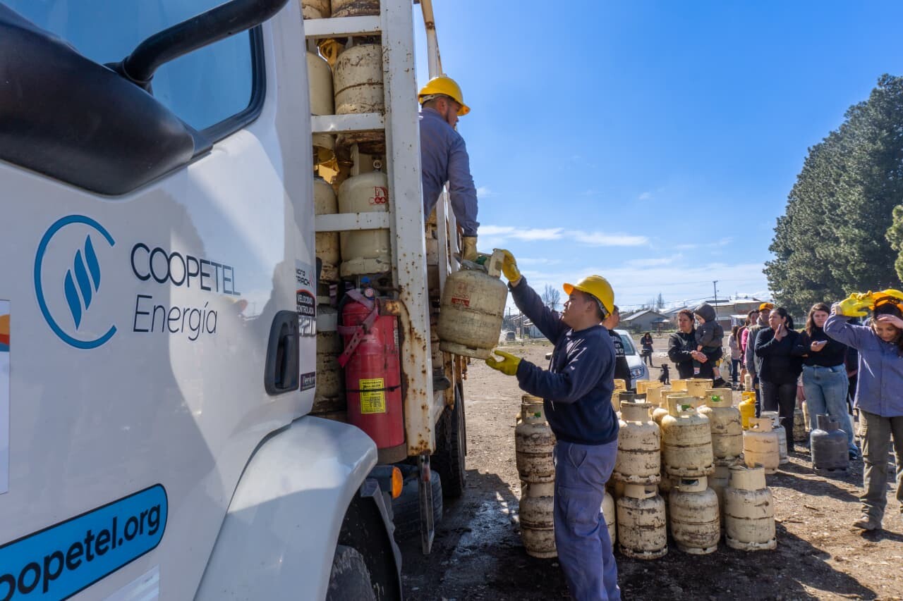 Coopetel: Distribuyó más de 30 mil garrafas durante  el invierno en la Comarca