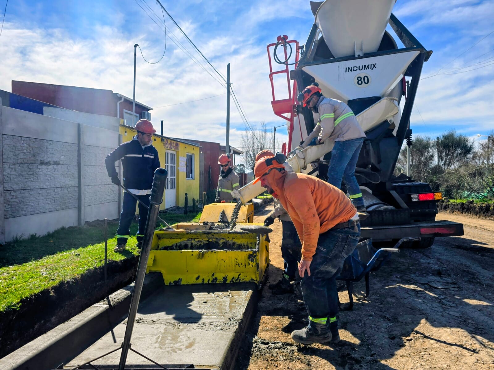 El Municipio avanza con la construcción de cordón cuneta en distintos barrios de la ciudad