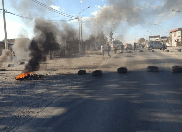 Corte en un acceso de Autovía Norte,  reclaman gas y cloacas