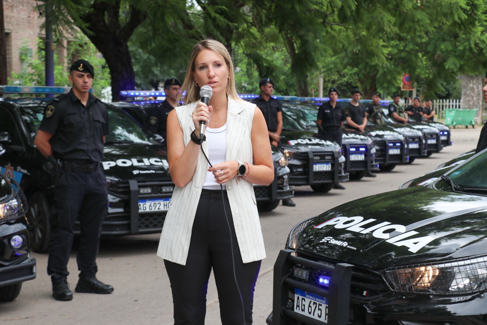 Entregaron 20 móviles policiales para el departamento La Capital
