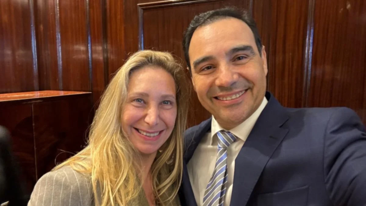 ctes.webp La selfie menos esperada: El Gobernador de Corrientes se reunió con «El Jefe»