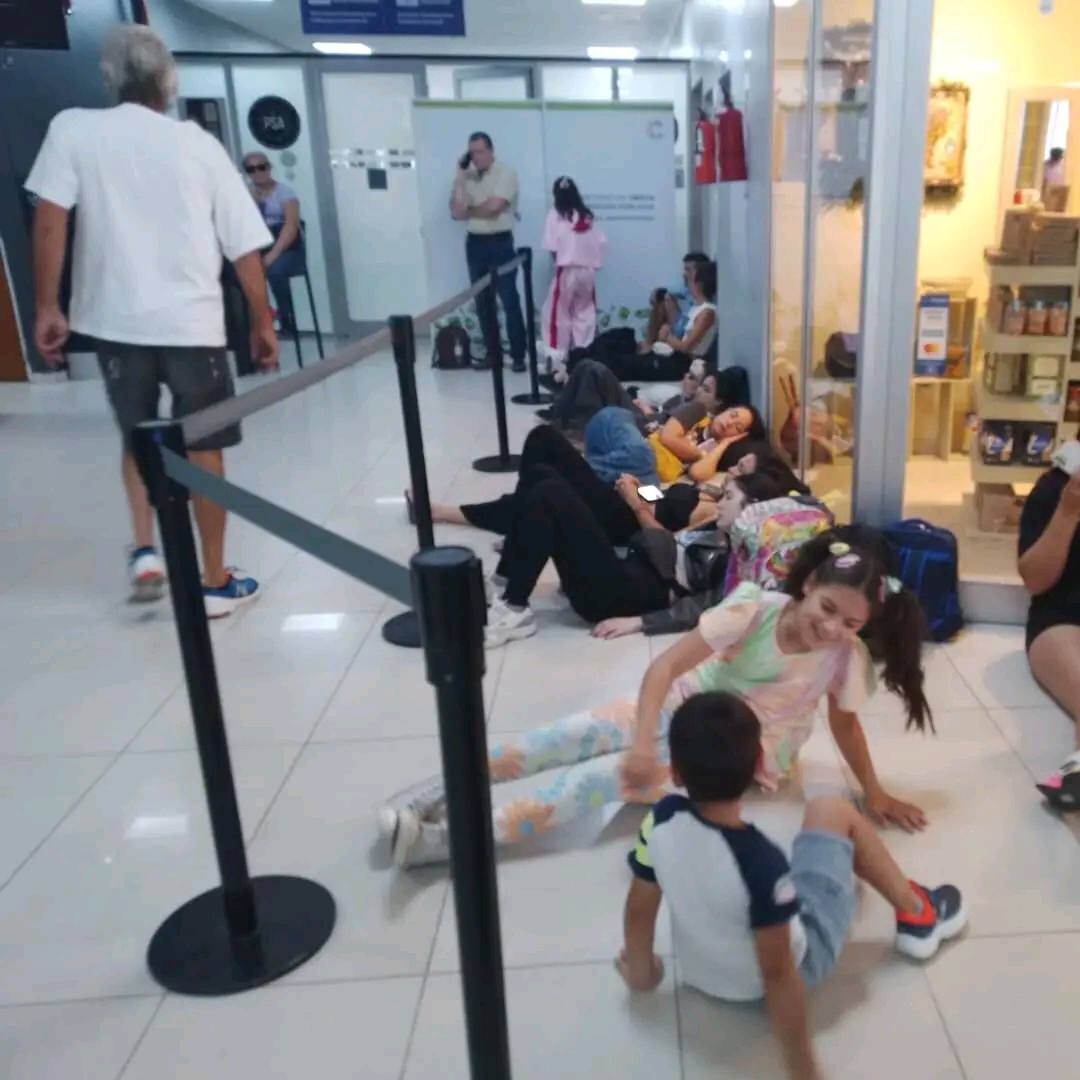 ctes.jpg Álbum de fotos: Sala de espera «autóctona» en el Aeropuerto de la Ciudad de Corrientes