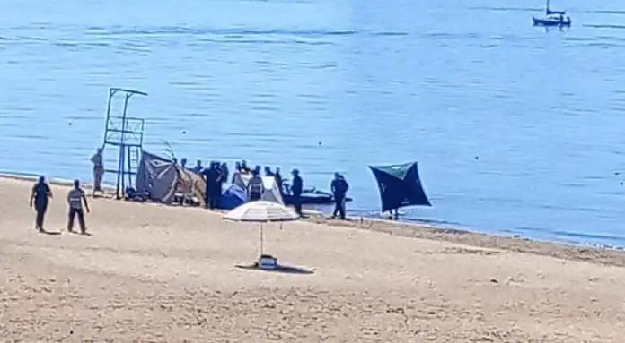 Colon,guardavidas colocaban boyas y hallaron un cuerpo en el río.