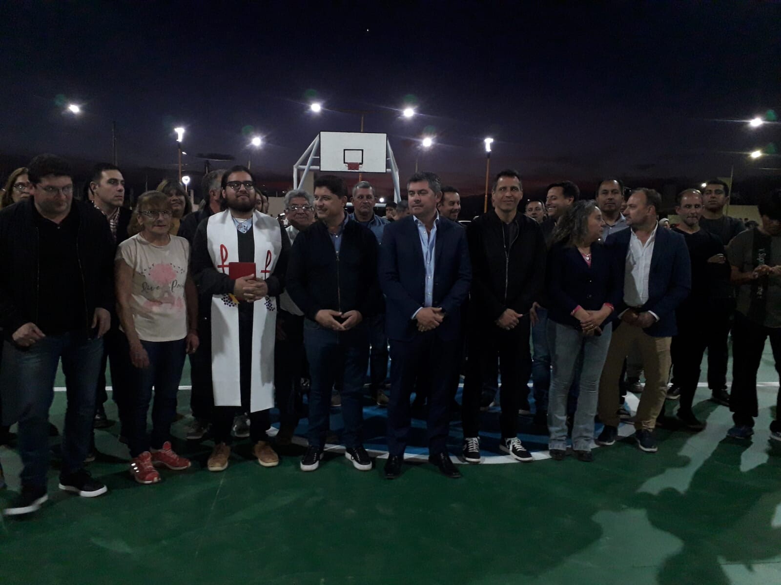 El intendente de Santa Lucia, Juan José Orrego dejo inauguradas las obras de un nuevo Polideportivo emplazado en el Bº Cuesta del Viento y que le dará vida a cuatro barrios mas.