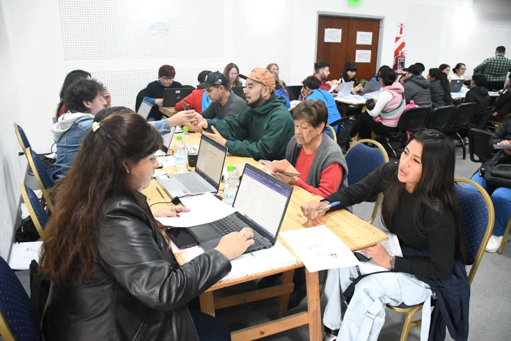 culminan-inscripciones-terminalidad-educativa-1-1024x683.webp Municipalidad de Salta: Más de 200 personas inscriptas para finalizar los estudios secundarios