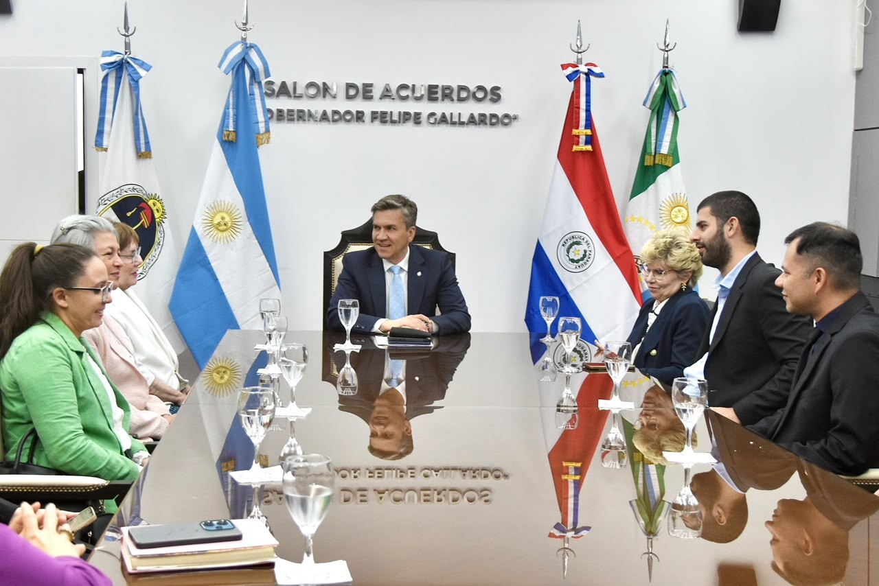 CHACO, ARGENTINOS POR LA EDUCACIÓN Y PARAGUAY COMPARTEN ESTRATEGIAS PARA FORTALECER LA ENSEÑANZA