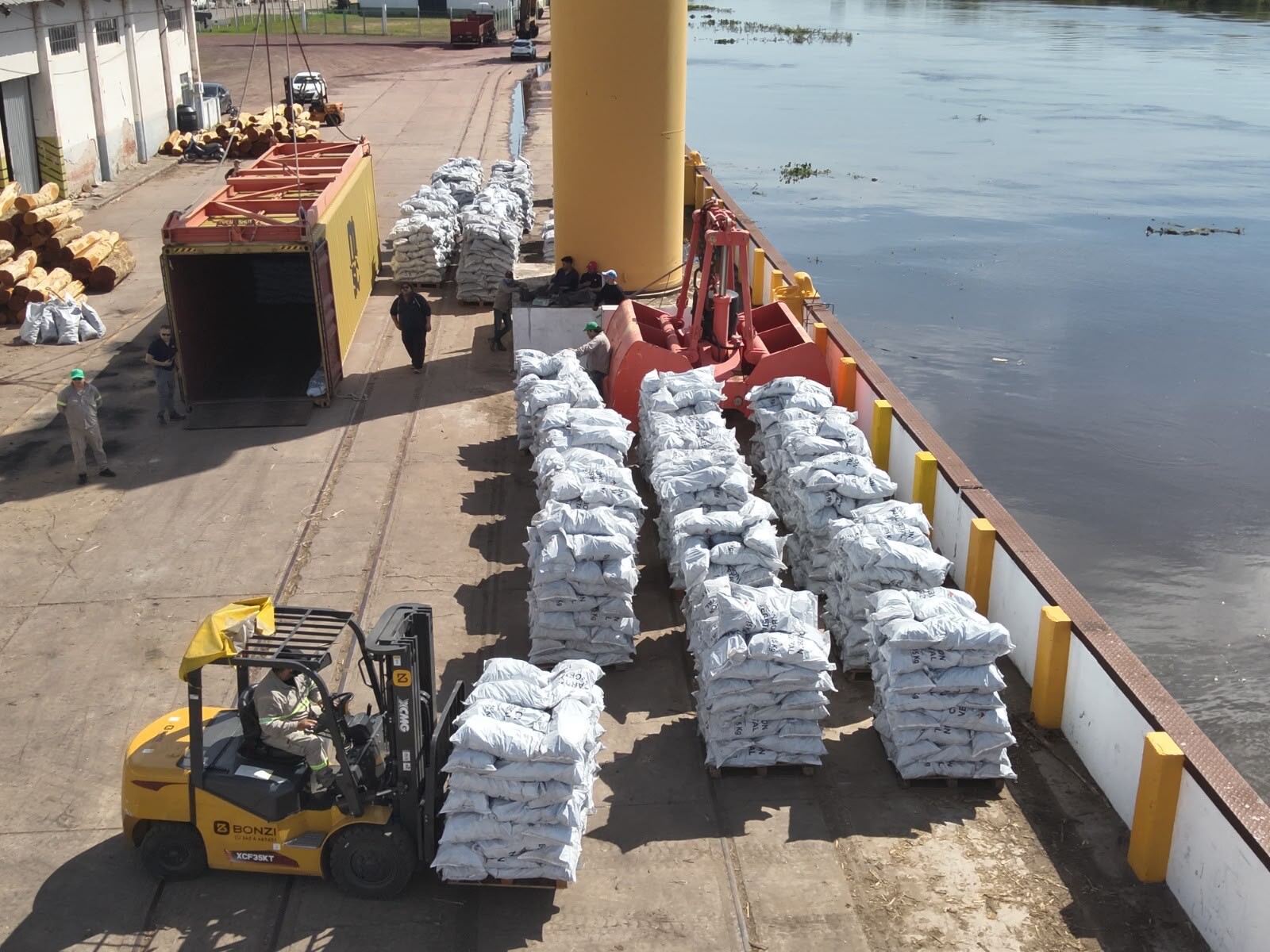 d4464914-497e-458d-955b-87a008078c12.jpeg EL PUERTO DE BARRANQUERAS CONSOLIDA UNA NUEVA EXPORTACIÓN DE CARBÓN FORMOSEÑO CON DESTINO A AUSTRALIA