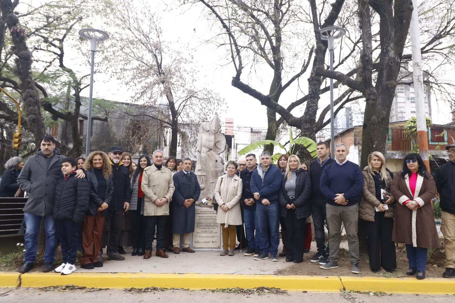 EN UN ACTO DE MEMORIA Y REPARACIÓN, IMPUSIERON EL NOMBRE “AMANDA ENCAJE Y NÉSTOR VIVO” A UNA PLAZOLETA