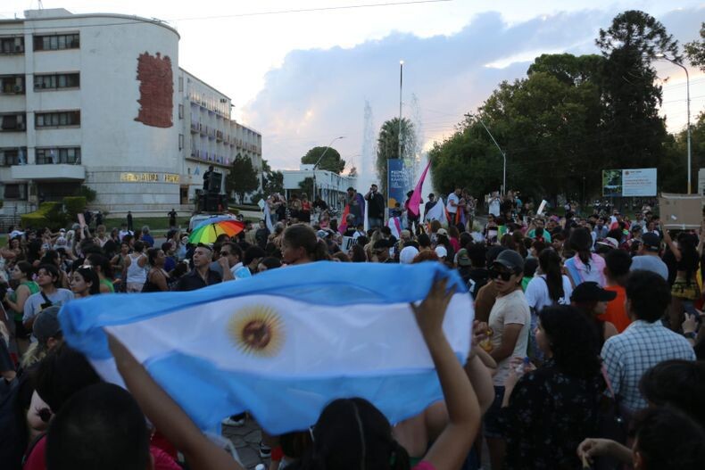 d9552d3d-6aa9-4f22-88b8-0926f8a2995c.jpg San Juan se Unió a la Marcha Federal en Defensa de la Comunidad LGBTIQ+