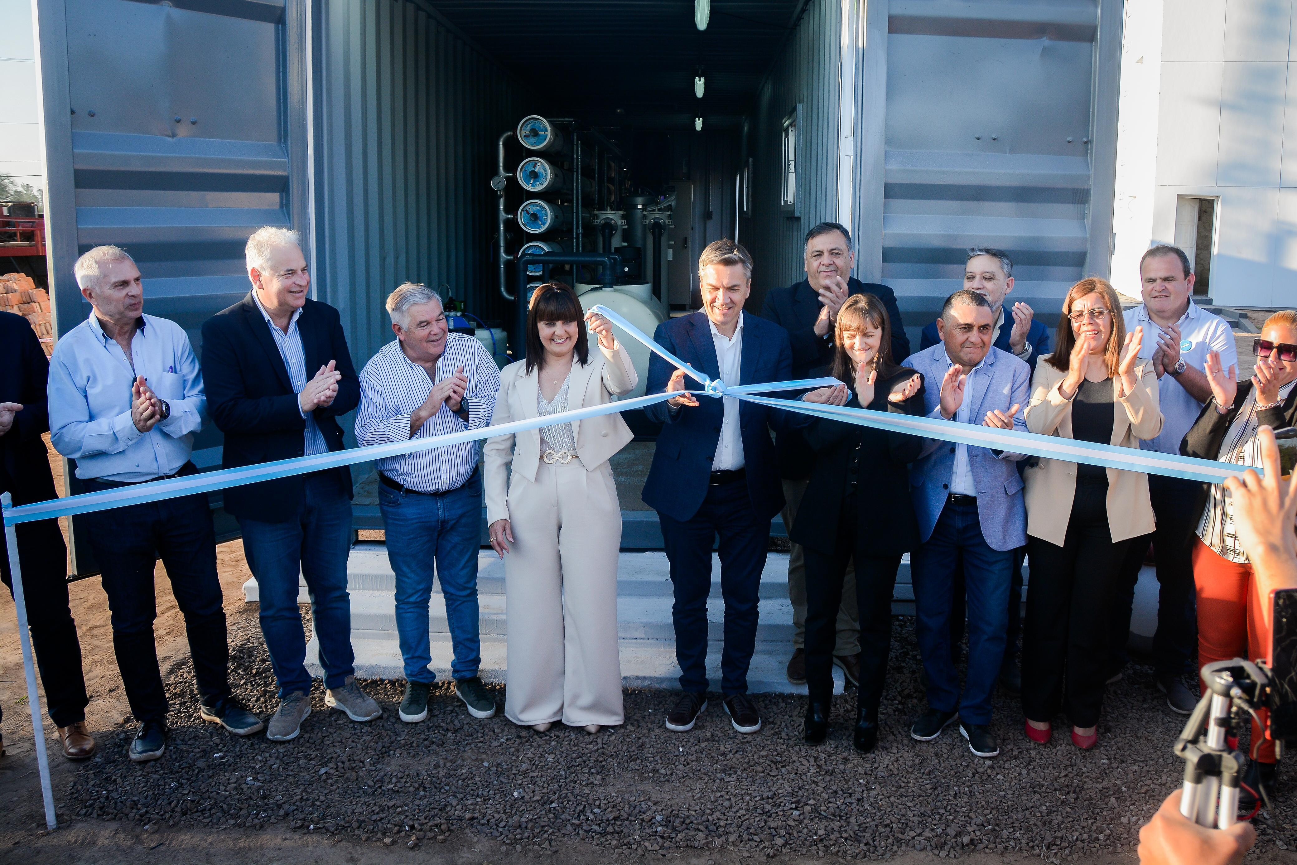 MÚLTIPLES OBRAS  PARA PAMPA ALMIRÓN: EL GOBERNADOR ZDERO INAUGURÓ UNA UPI, UNA PLANTA DE AGUA  POTABLE Y EL PASEO DEL BUEN TRATO AL ADULTO MAYOR