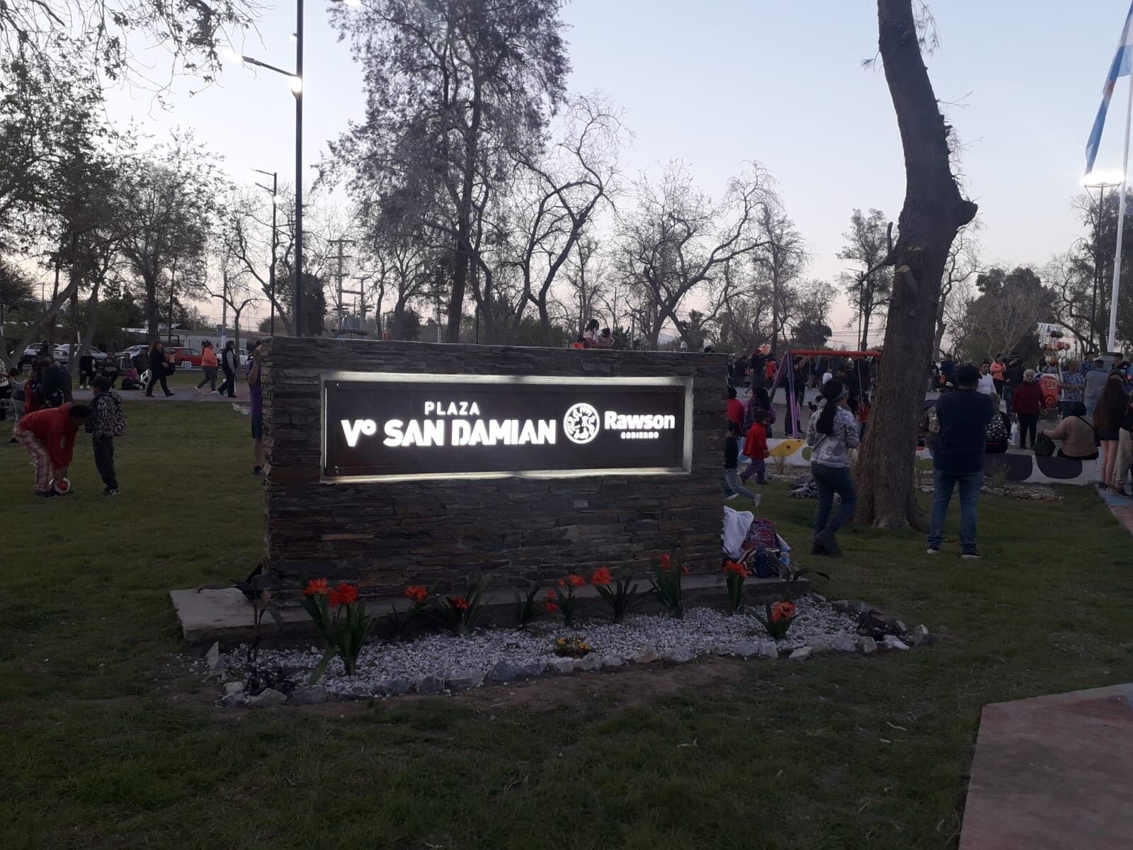 Rawson realizo el acto central por 82º Aniversario en la renovada plaza de la Villa San Damián junto a todos los vecinos e invitados especiales.