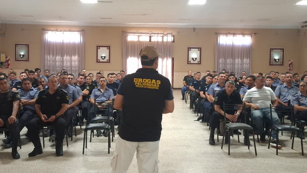 Funcionarios de la Policía de Corrientes se capacitan en la aplicación de la ley de narcomenudeo y otras normas de relevancia