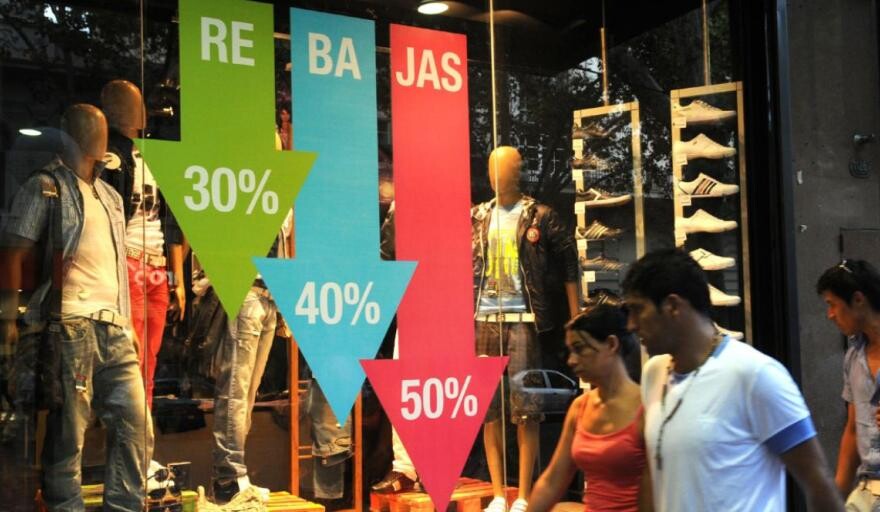 Las ventas minoristas cayeron 3,2% interanual en abril y suman un año en retroceso