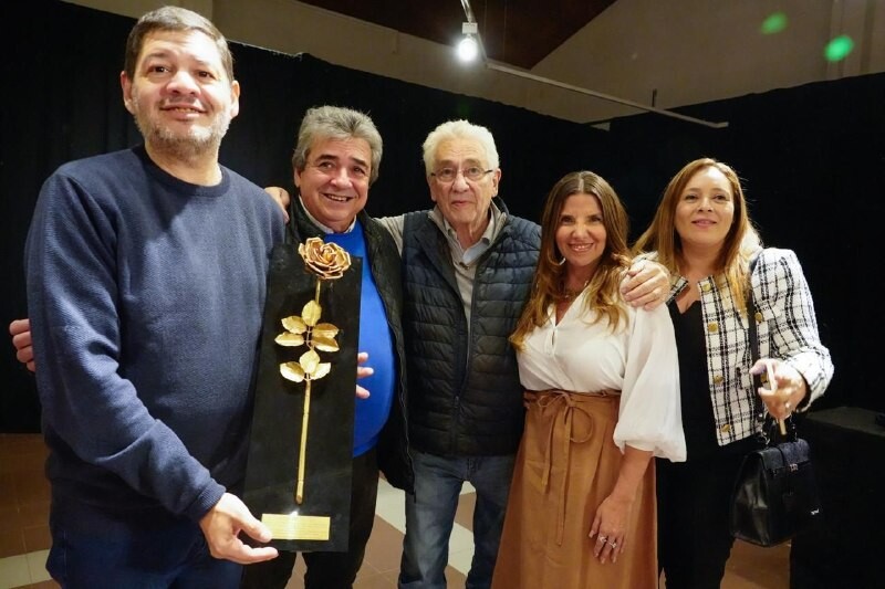 PALLAROLS REALIZÓ LA ENTREGA DE LA “ROSA POR LA PAZ” A LA CIUDAD DE USHUAIA