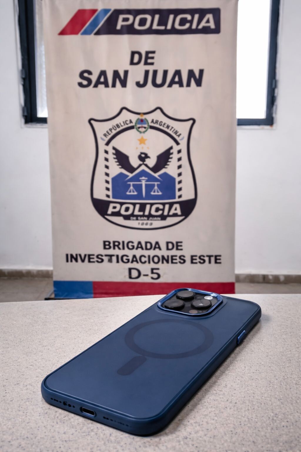 ddbf4b6b-4b8a-408a-9b9b-357fe4c6df4d.jpg Recuperan un iPhone robado en Caucete tras una serie de allanamientos