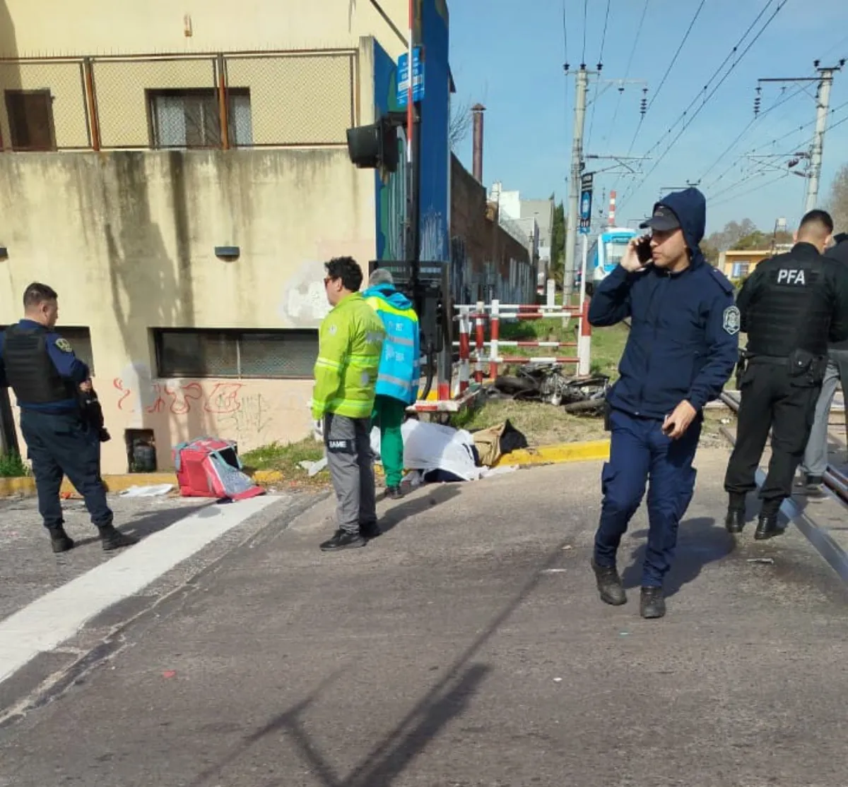 Quilmes: Muere un repartidor de Aplicaciones al ser embestido por un tren
