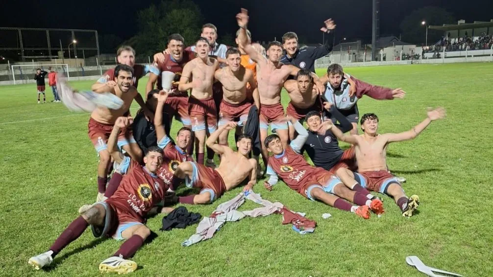 Deportivo Tandil resistió y aseguró su permanencia en Primera A
