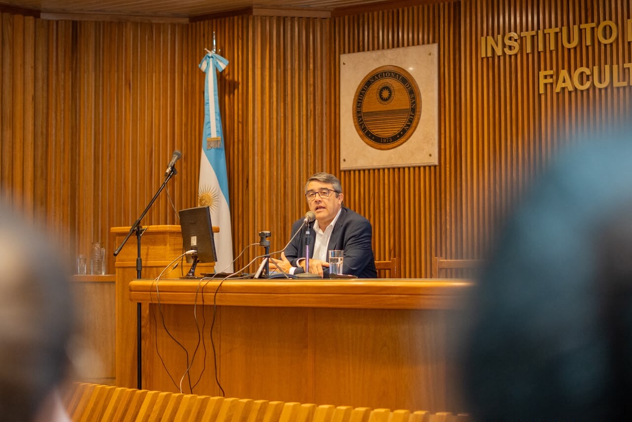 La transformación del transporte provincial fue presentada en una jornada internacional