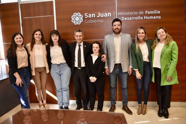 El ministerio de Familia y Desarrollo Humano firmó un convenio para trabajar con ARID