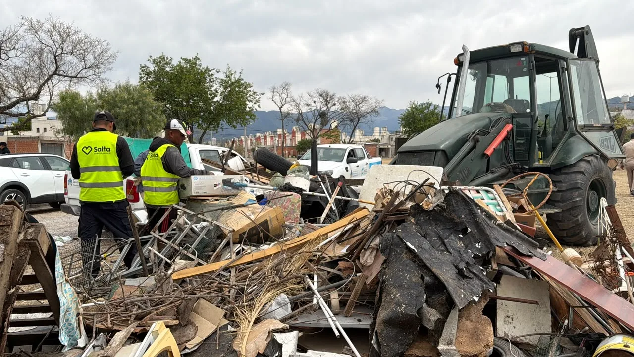 Retiraron seis toneladas de chatarra durante un operativo de descacharrado en la zona norte de salta