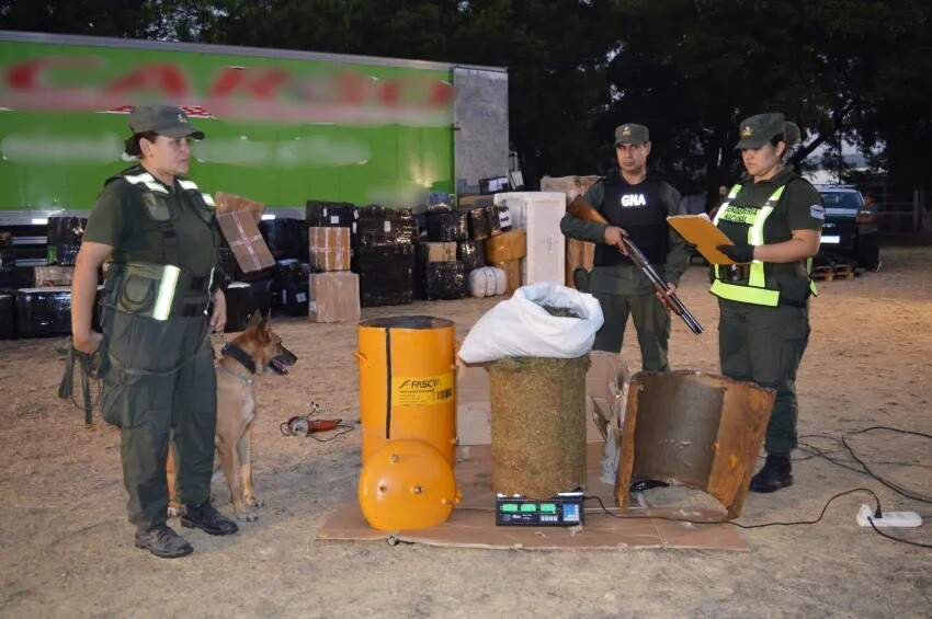 descarga (1).jpg Gendarmes frustran envío de un generador de espuma relleno de marihuana hacia el barrio porteño de Barracas