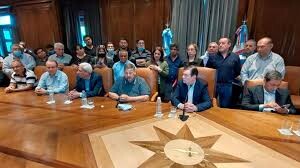 EL GOBERNADOR DIO INSTRUCCIONES AL JEFE DE GABINETE CON EL FIN DE CONVOCAR A SECTORES QUE CONFORMAN LA MESA DE DIÁLAGO Y TRABAJO PARA DEFINIR LA PAUTA SALARIAL 2026 EL GOBERNADOR DIO INSTRUCCIONES AL JEFE DE GABINETE CON EL FIN DE CONVOCAR A SECTORES QUE CONFORMAN LA MESA DE DIÁLAGO Y TRABAJO PARA DEFINIR LA PAUTA SALARIAL 2026