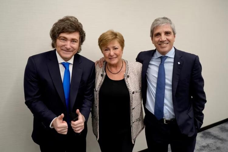 El FMI aprobó la tercera revisión del acuerdo con Argentina y allana el camino para un nuevo desembolso