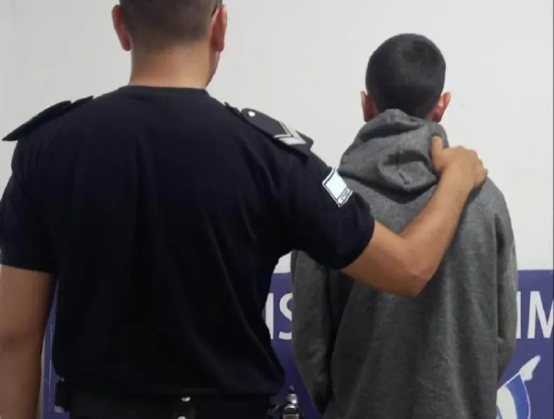detenido.webp Corrientes: en el barrio san marcelo Enojado por insulto a su novia baleó a adolescente de 17 años