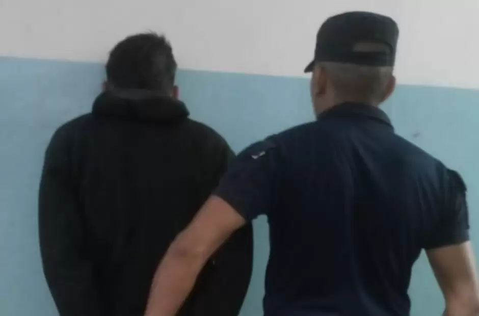 detenidobb5ba1cb7298704c